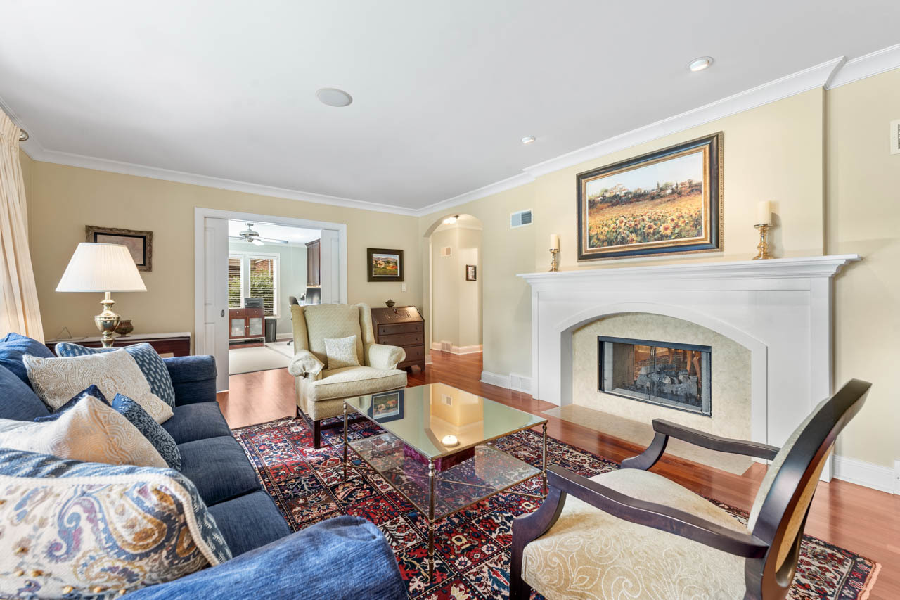 860 Kenton Road, Deerfield, IL 60015