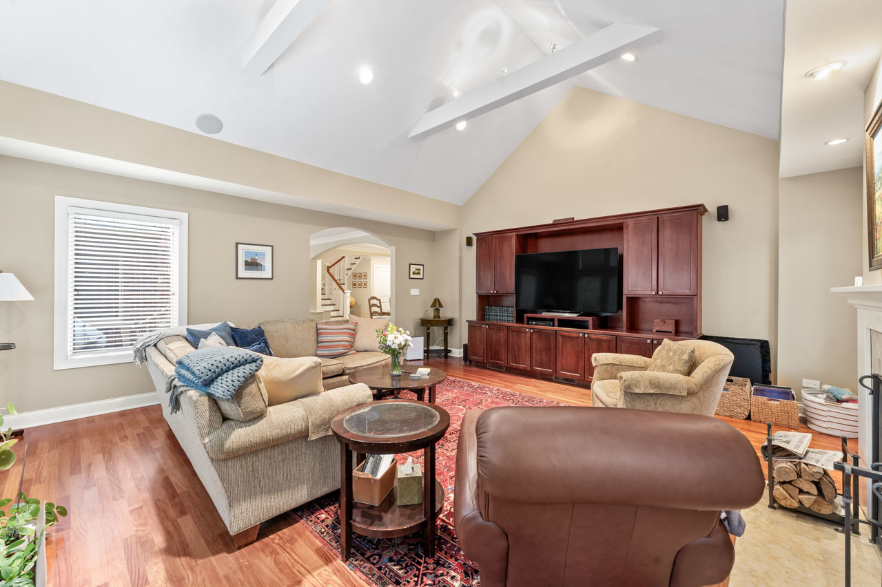 860 Kenton Road, Deerfield, IL 60015