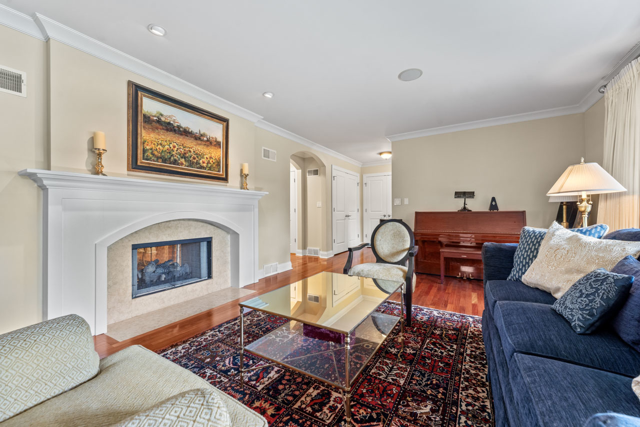 860 Kenton Road, Deerfield, IL 60015