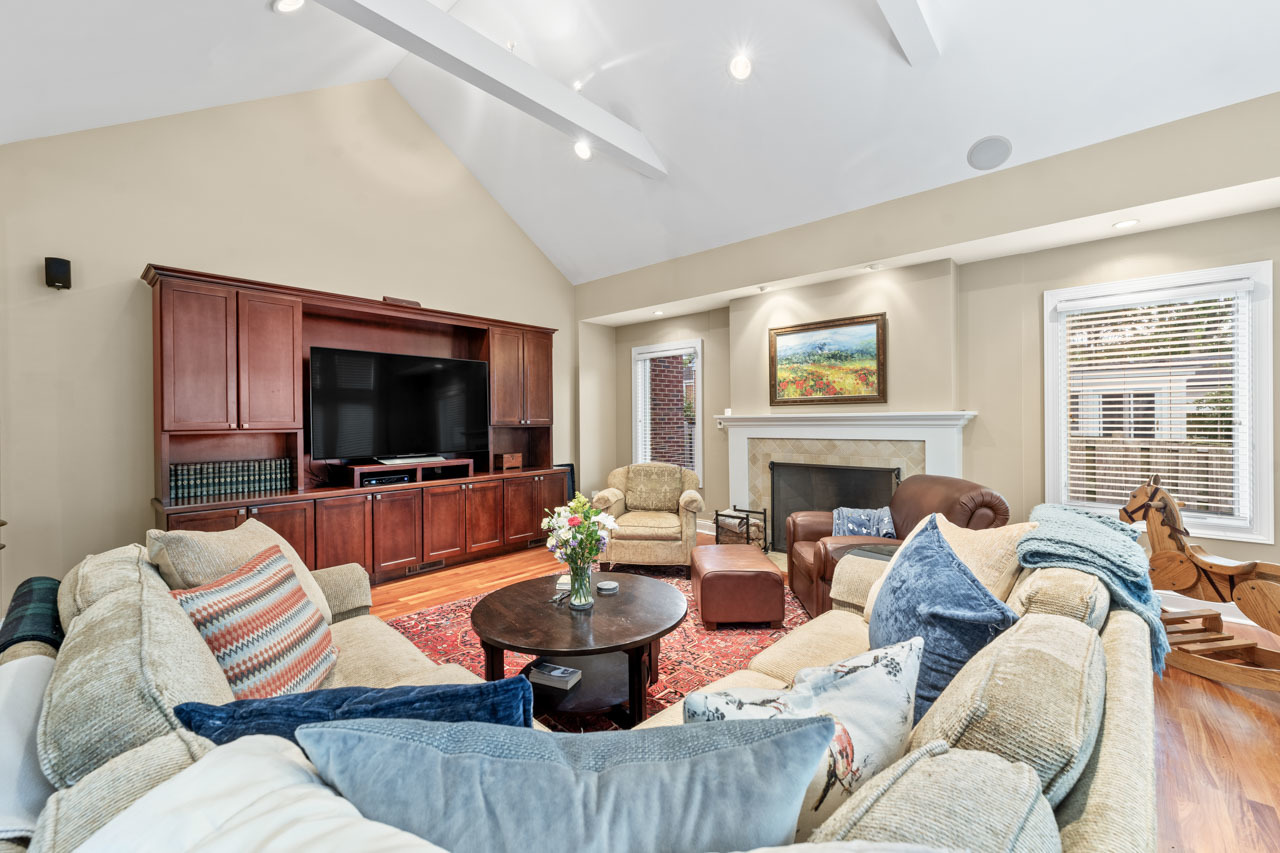 860 Kenton Road, Deerfield, IL 60015