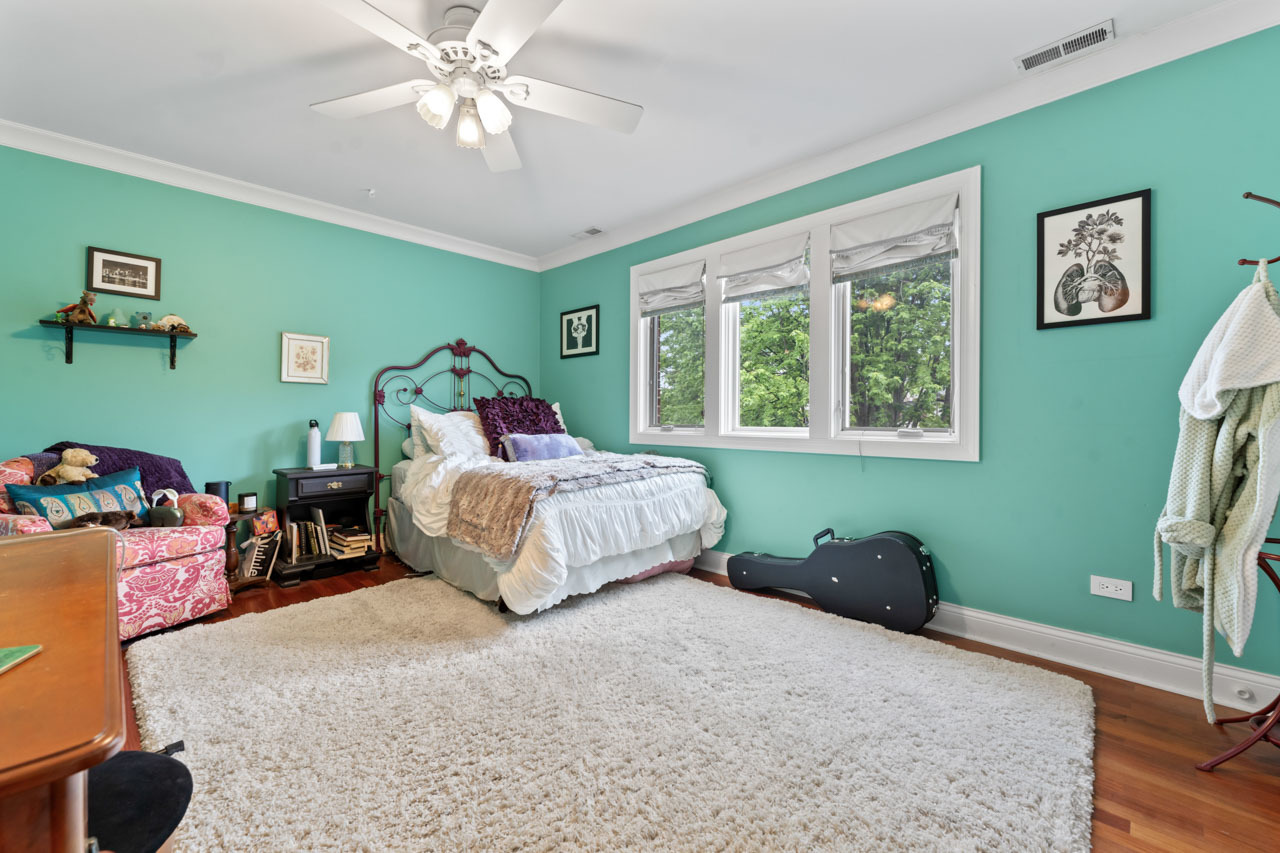 860 Kenton Road, Deerfield, IL 60015