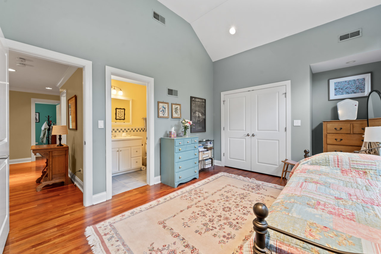 860 Kenton Road, Deerfield, IL 60015