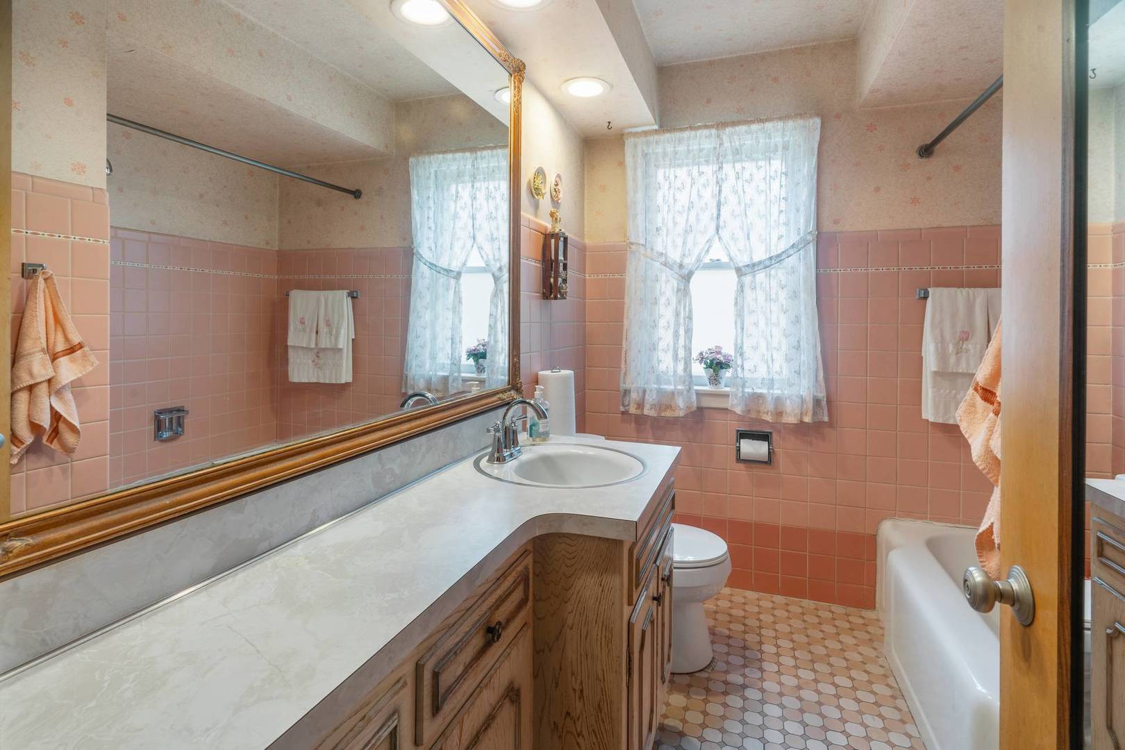 6963 W School Street, Chicago, IL 60634