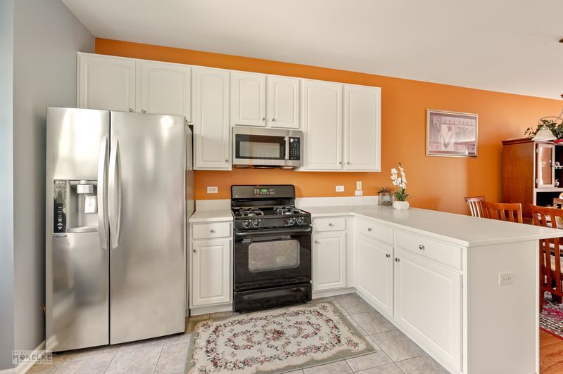 836 Lewisburg Lane, Aurora, IL 60504