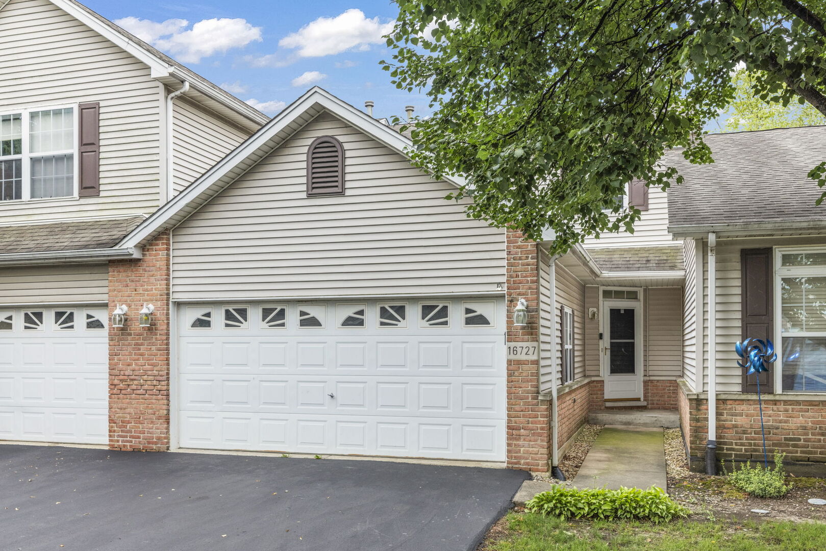 16727 S Sunset Ridge Court, Lockport, IL 60441