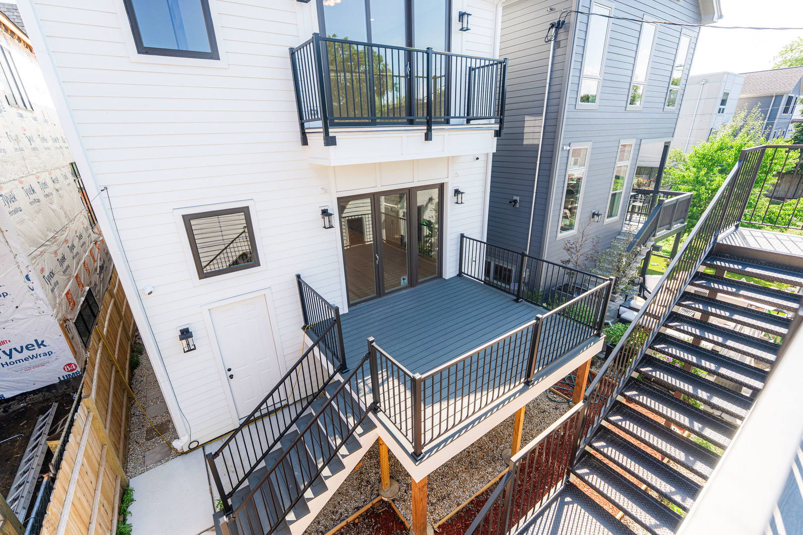 2218 W Oakdale Avenue, Chicago, IL 60618
