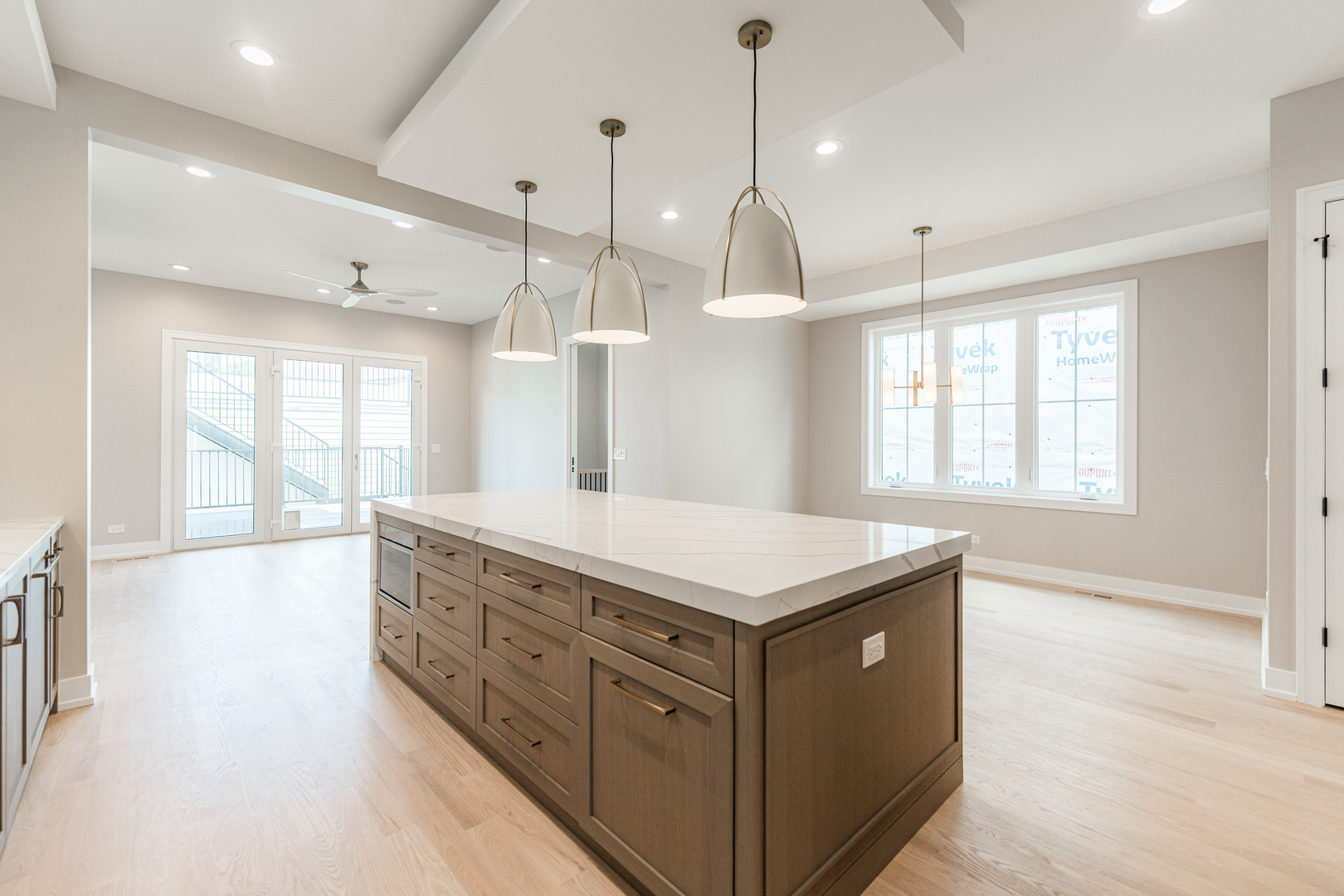 2218 W Oakdale Avenue, Chicago, IL 60618