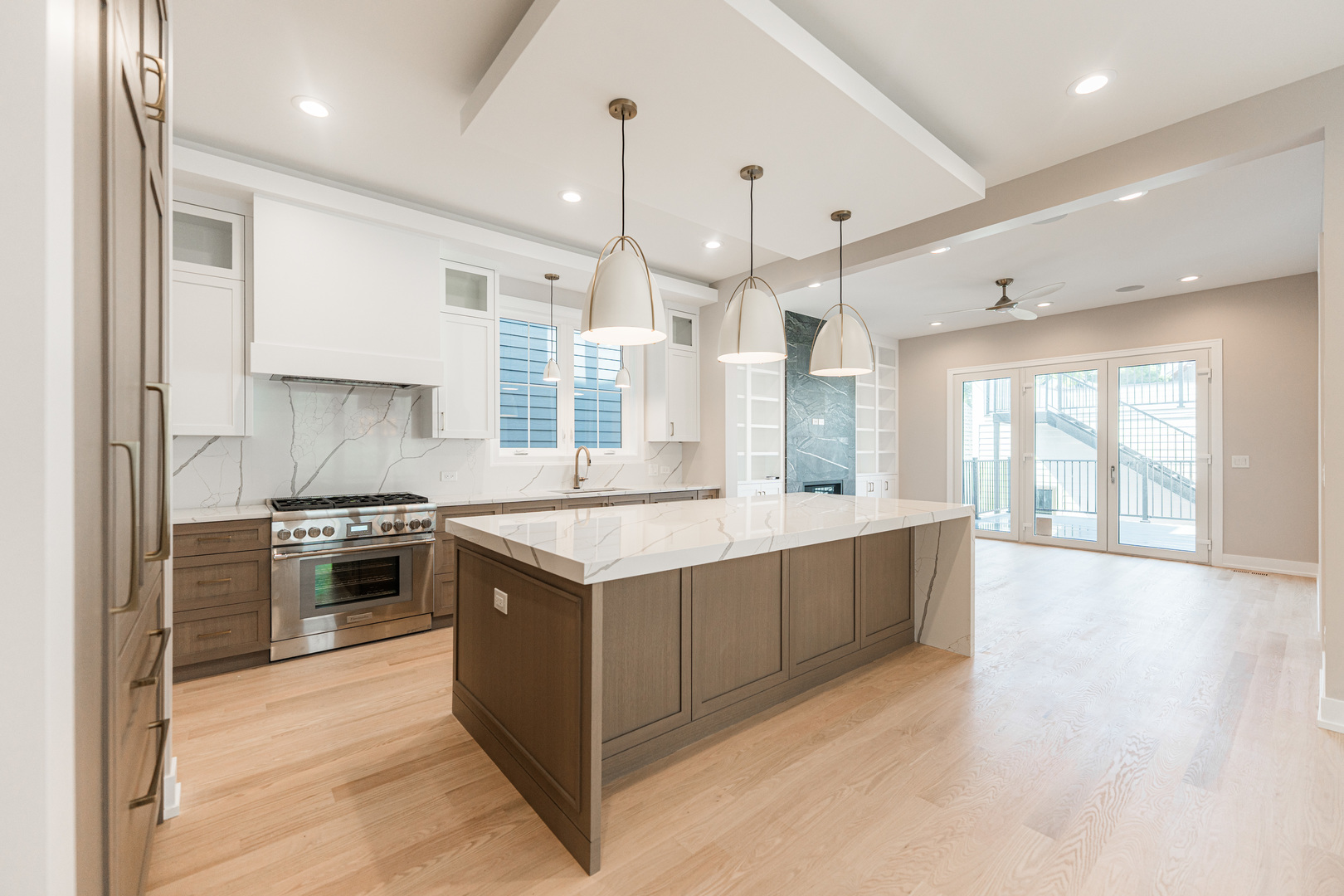 2218 W Oakdale Avenue, Chicago, IL 60618