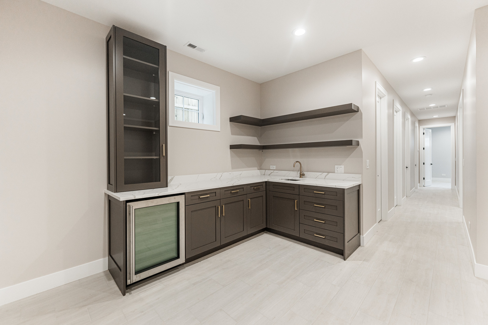 2218 W Oakdale Avenue, Chicago, IL 60618