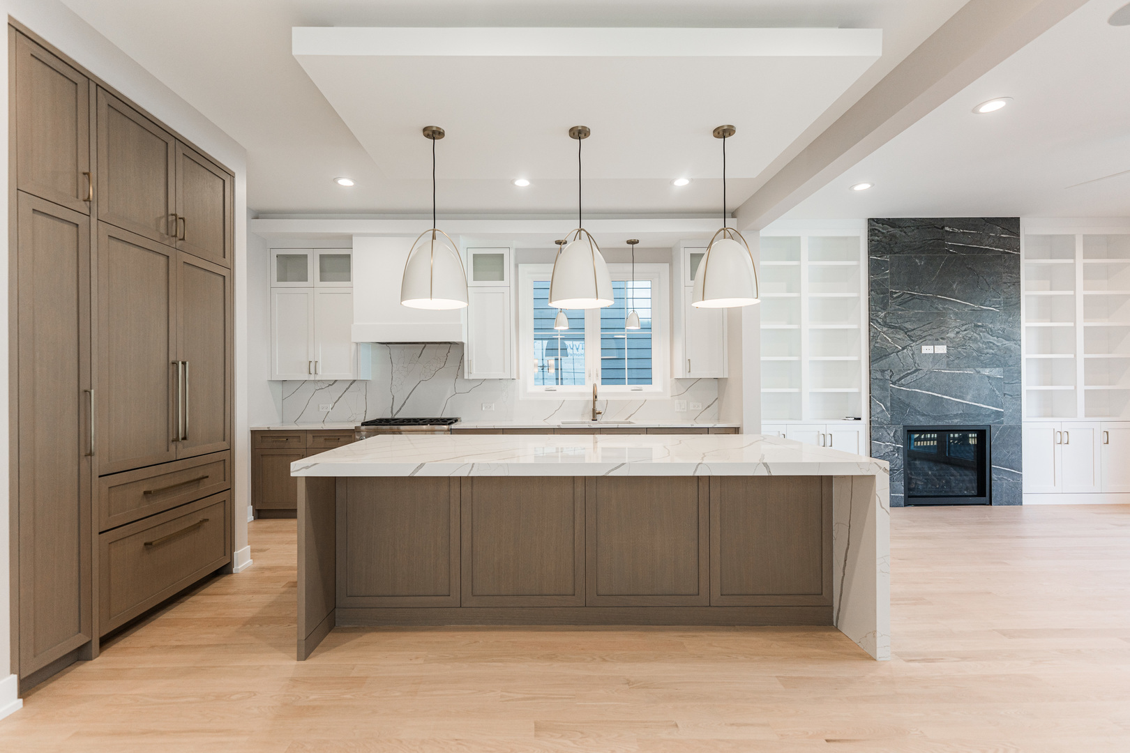 2218 W Oakdale Avenue, Chicago, IL 60618