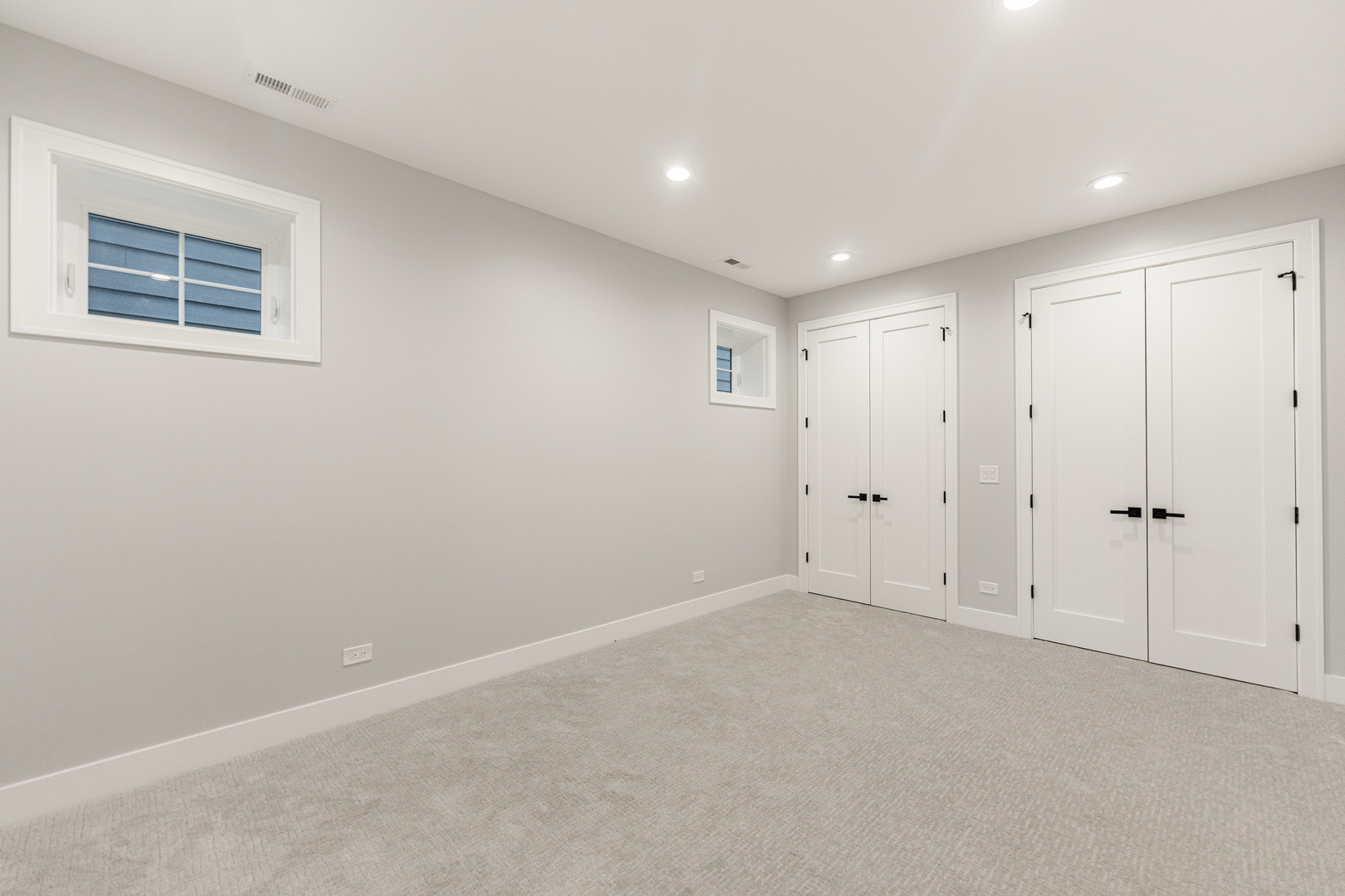 2218 W Oakdale Avenue, Chicago, IL 60618