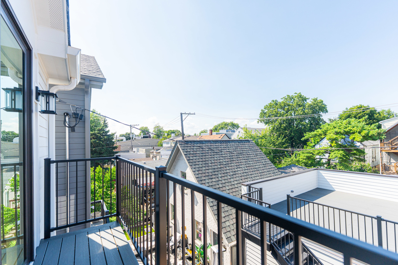 2218 W Oakdale Avenue, Chicago, IL 60618