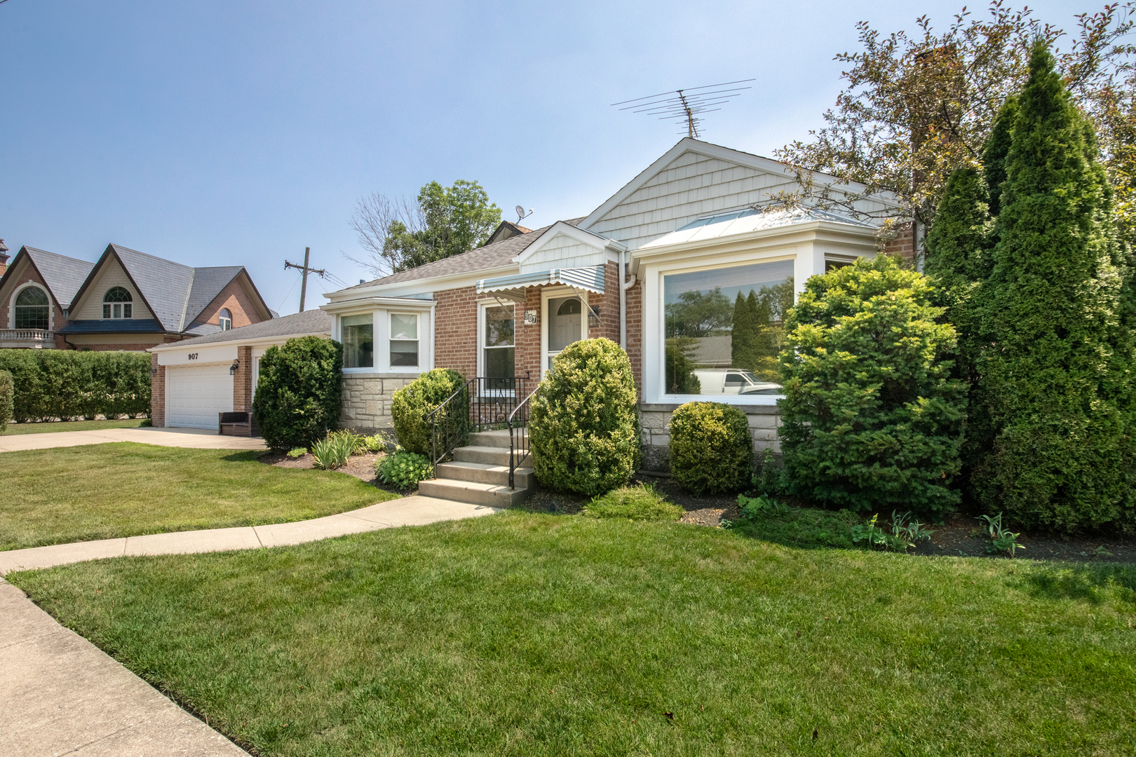 907 Wilkinson Parkway, Park Ridge, IL 60068