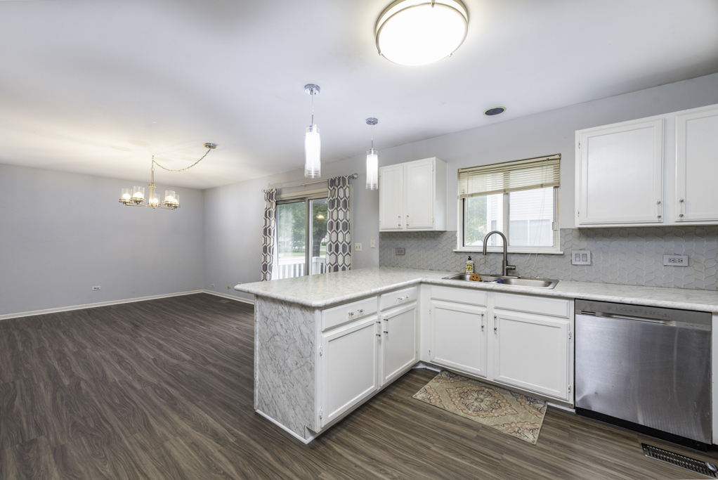 1851 Salem Court, Gurnee, IL 60031