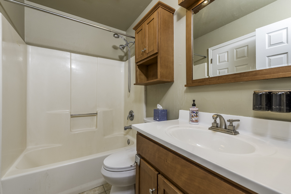 1851 Salem Court, Gurnee, IL 60031