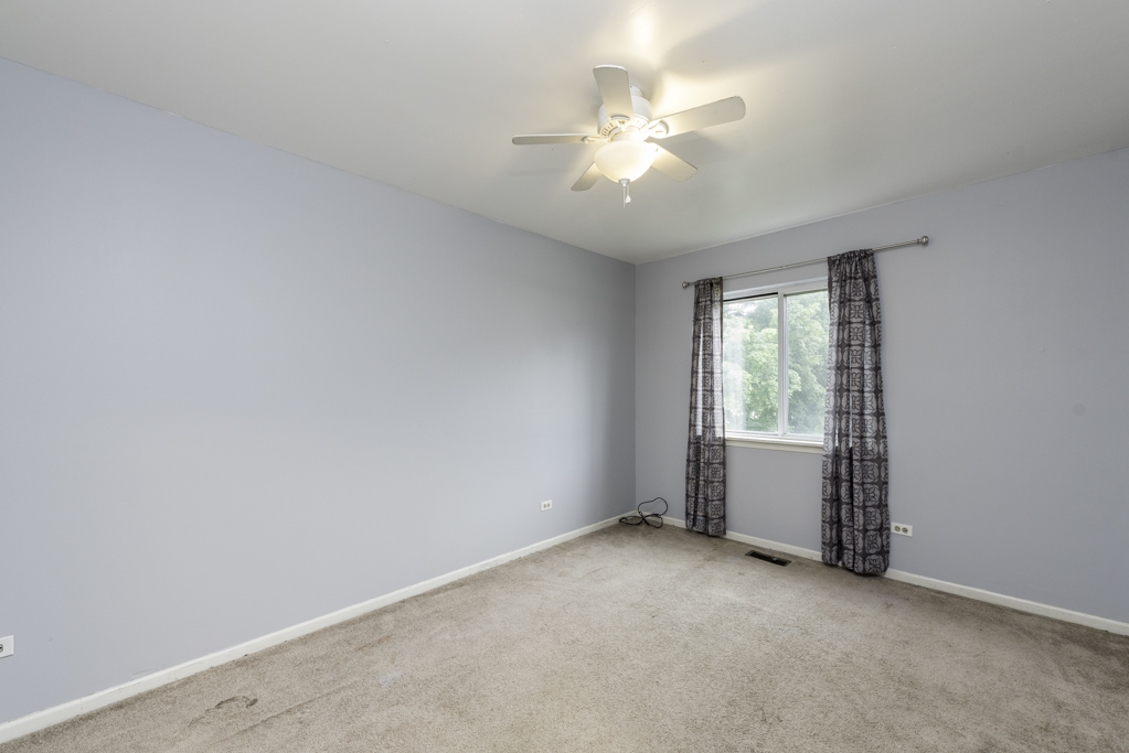 1851 Salem Court, Gurnee, IL 60031