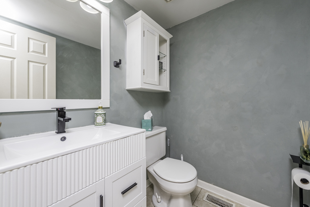 1851 Salem Court, Gurnee, IL 60031