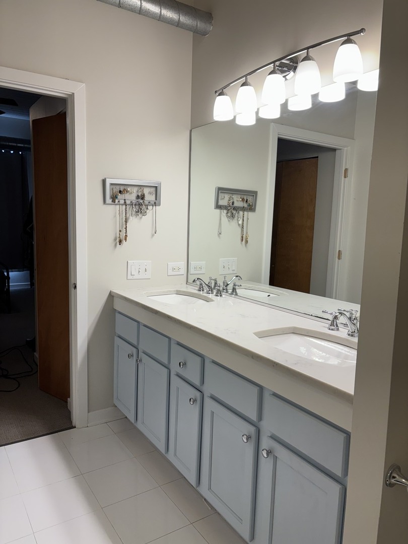 3260 N Clark Street #306, Chicago, IL 60657