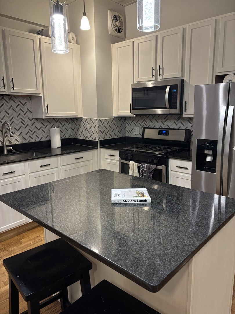 3260 N Clark Street #306, Chicago, IL 60657
