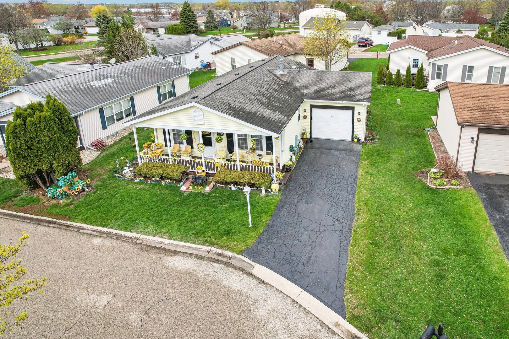 4 Furlong Court, Grayslake, IL 60030