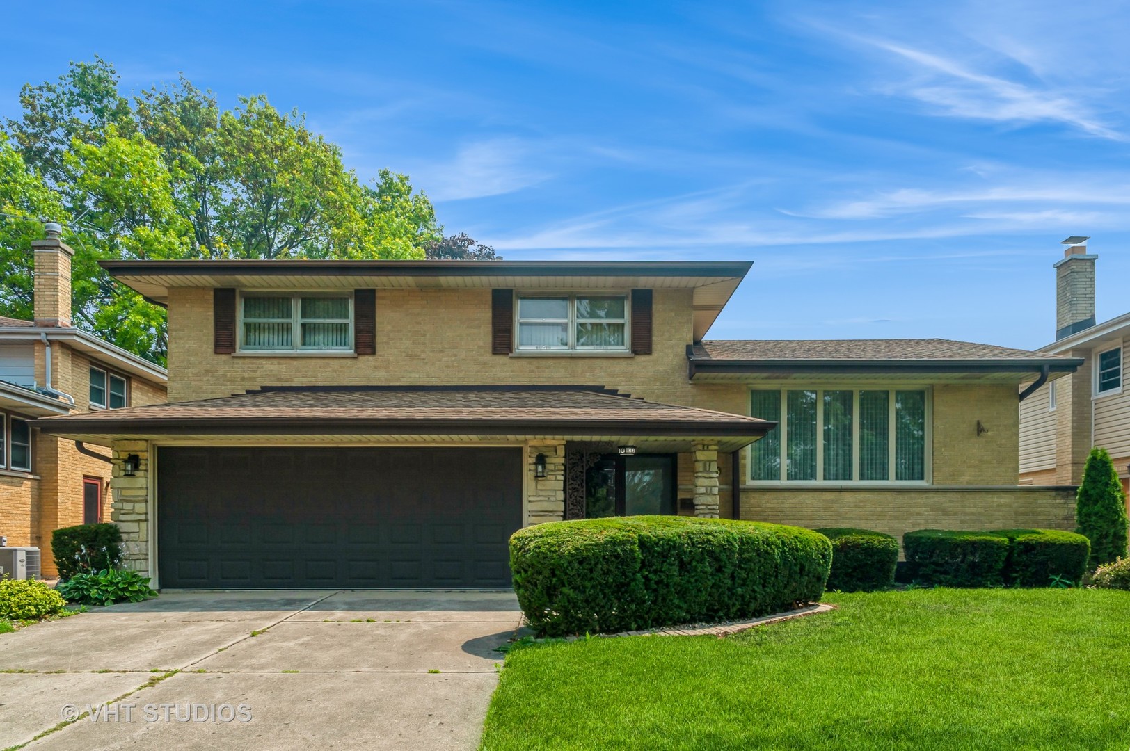 8253 N Western Avenue, Niles, IL 60714