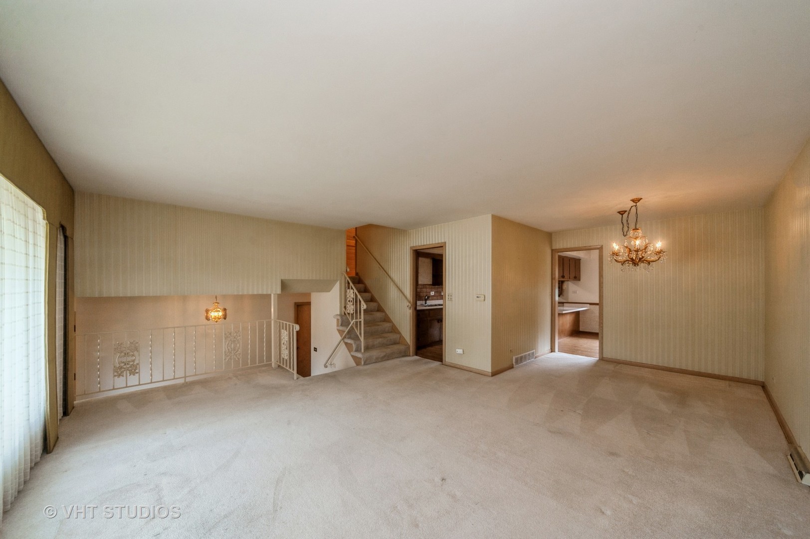 8253 N Western Avenue, Niles, IL 60714