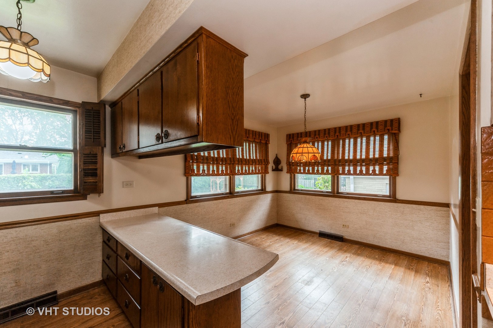 8253 N Western Avenue, Niles, IL 60714