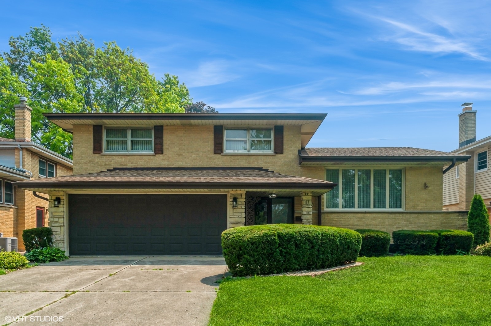 8253 N Western Avenue, Niles, IL 60714