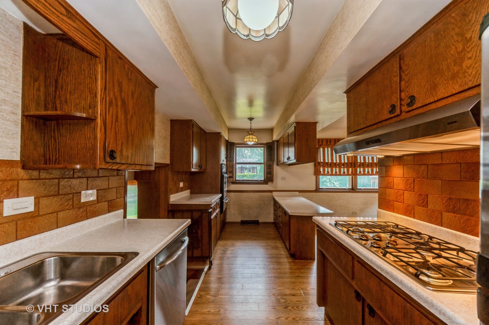 8253 N Western Avenue, Niles, IL 60714