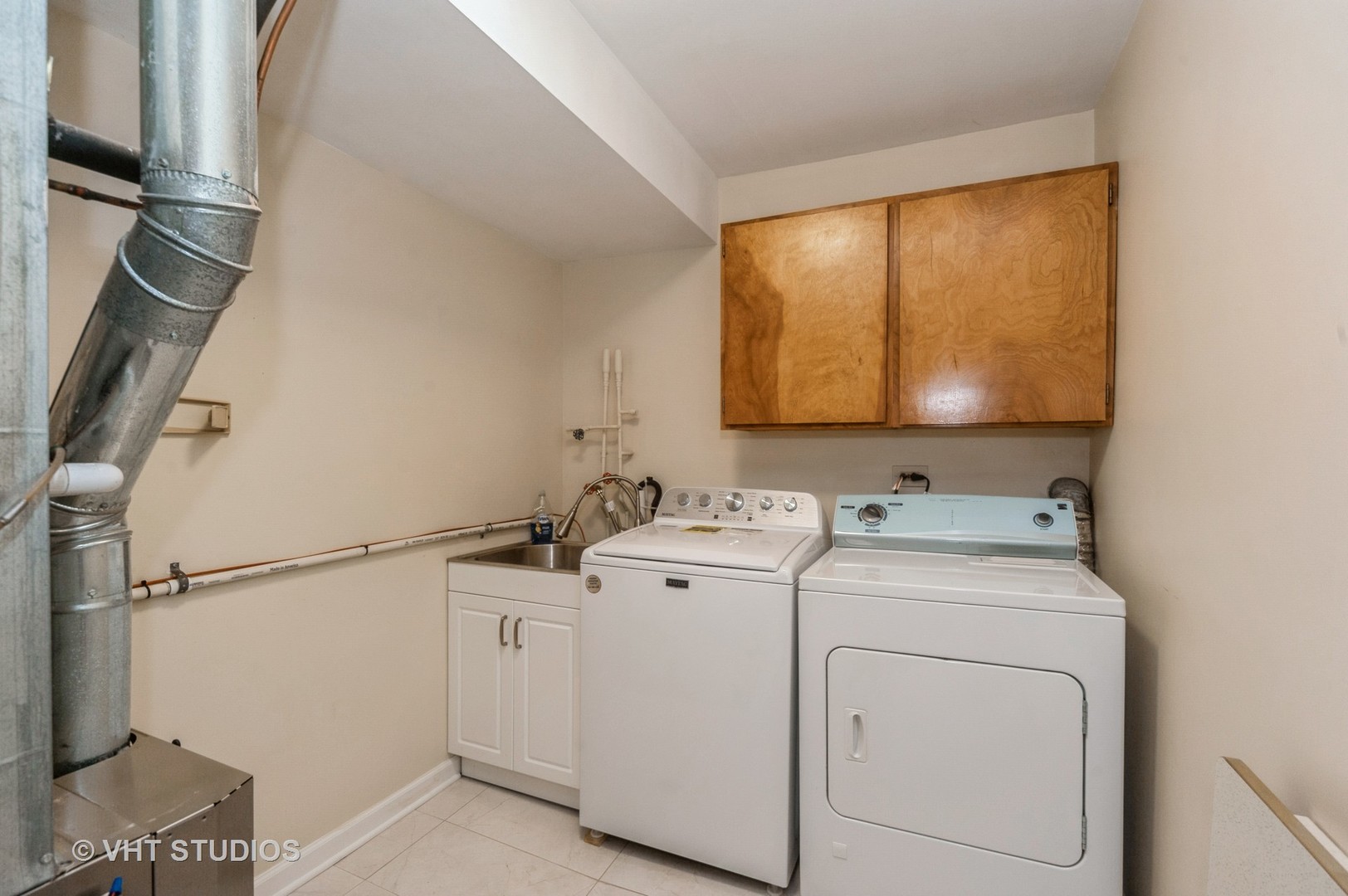 8253 N Western Avenue, Niles, IL 60714