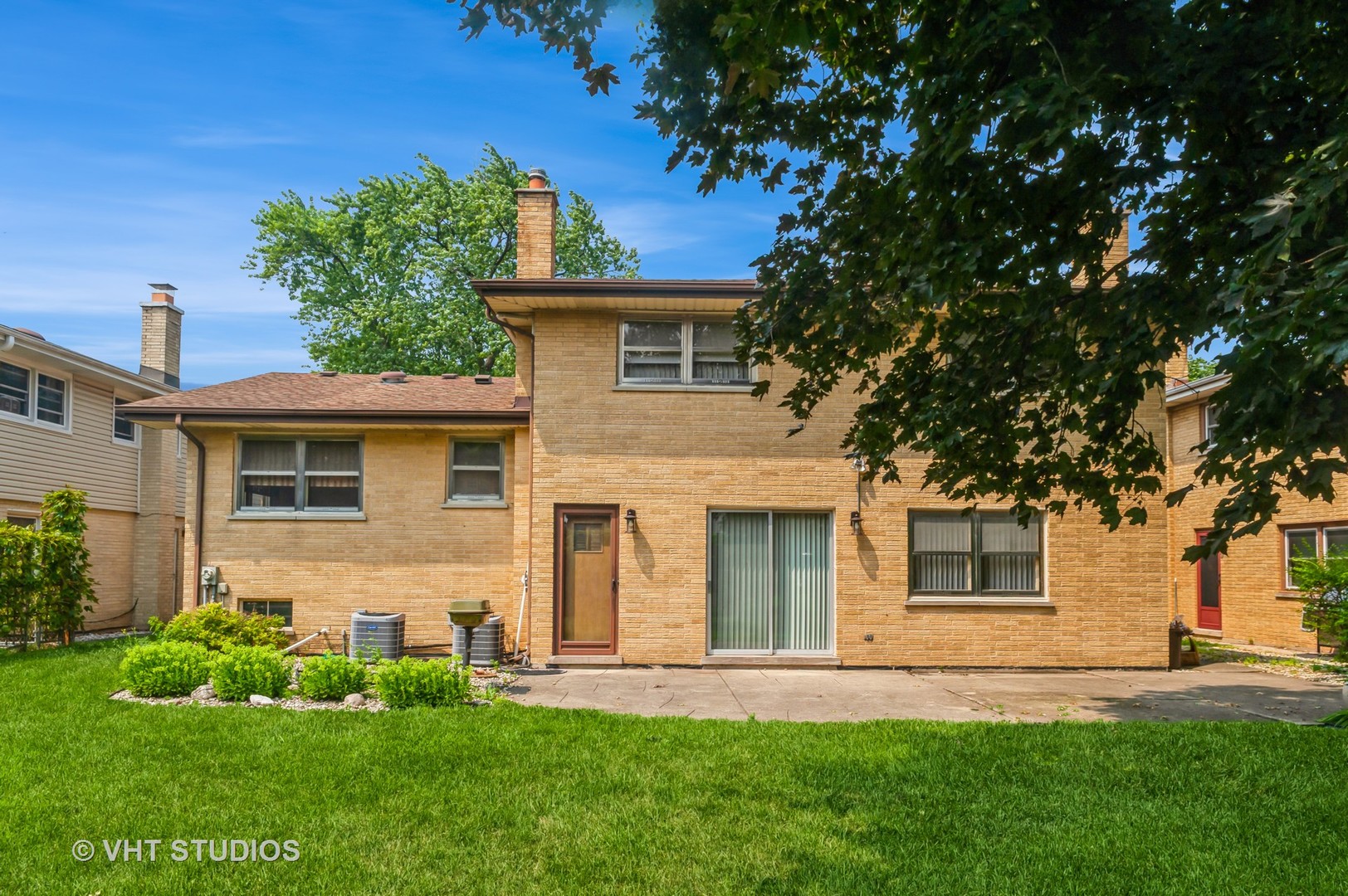 8253 N Western Avenue, Niles, IL 60714