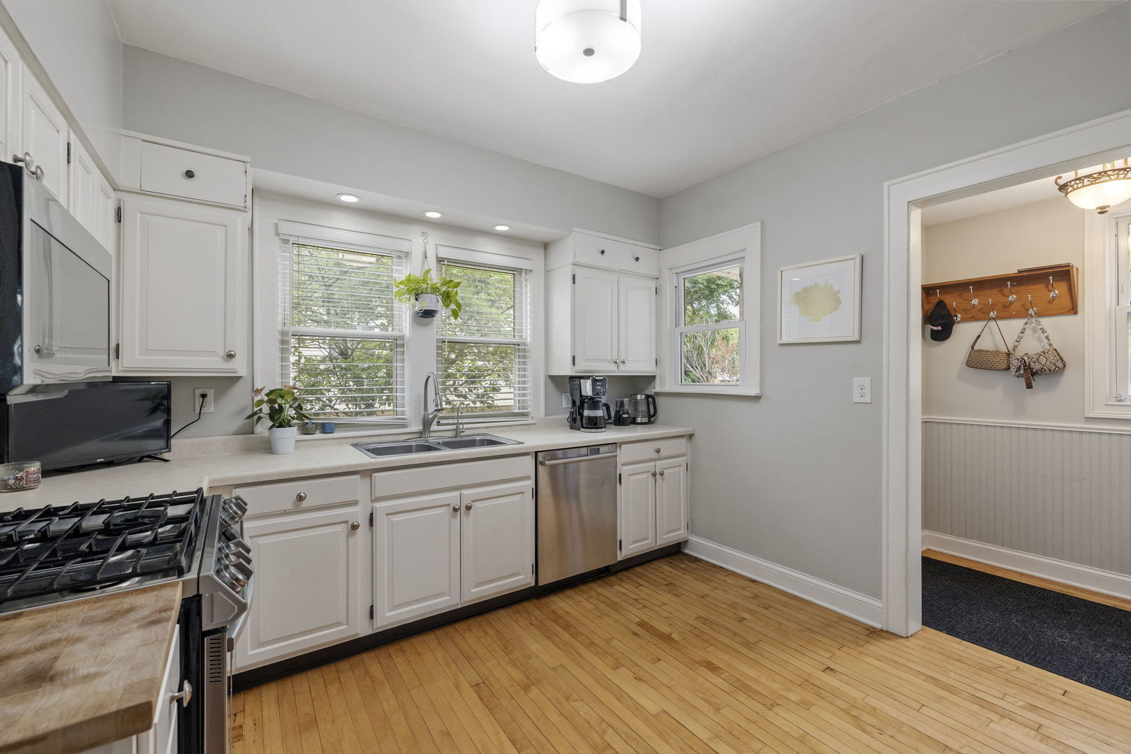 715 Wendall Avenue, West Chicago, IL 60185