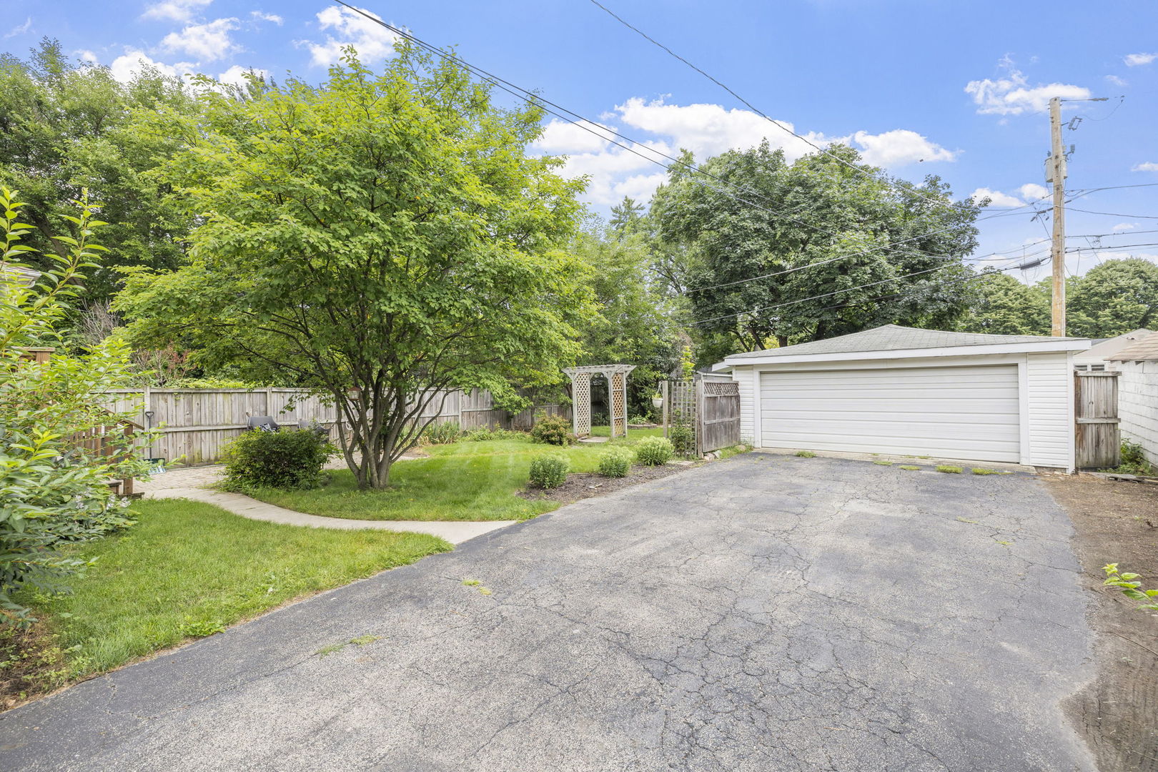 715 Wendall Avenue, West Chicago, IL 60185