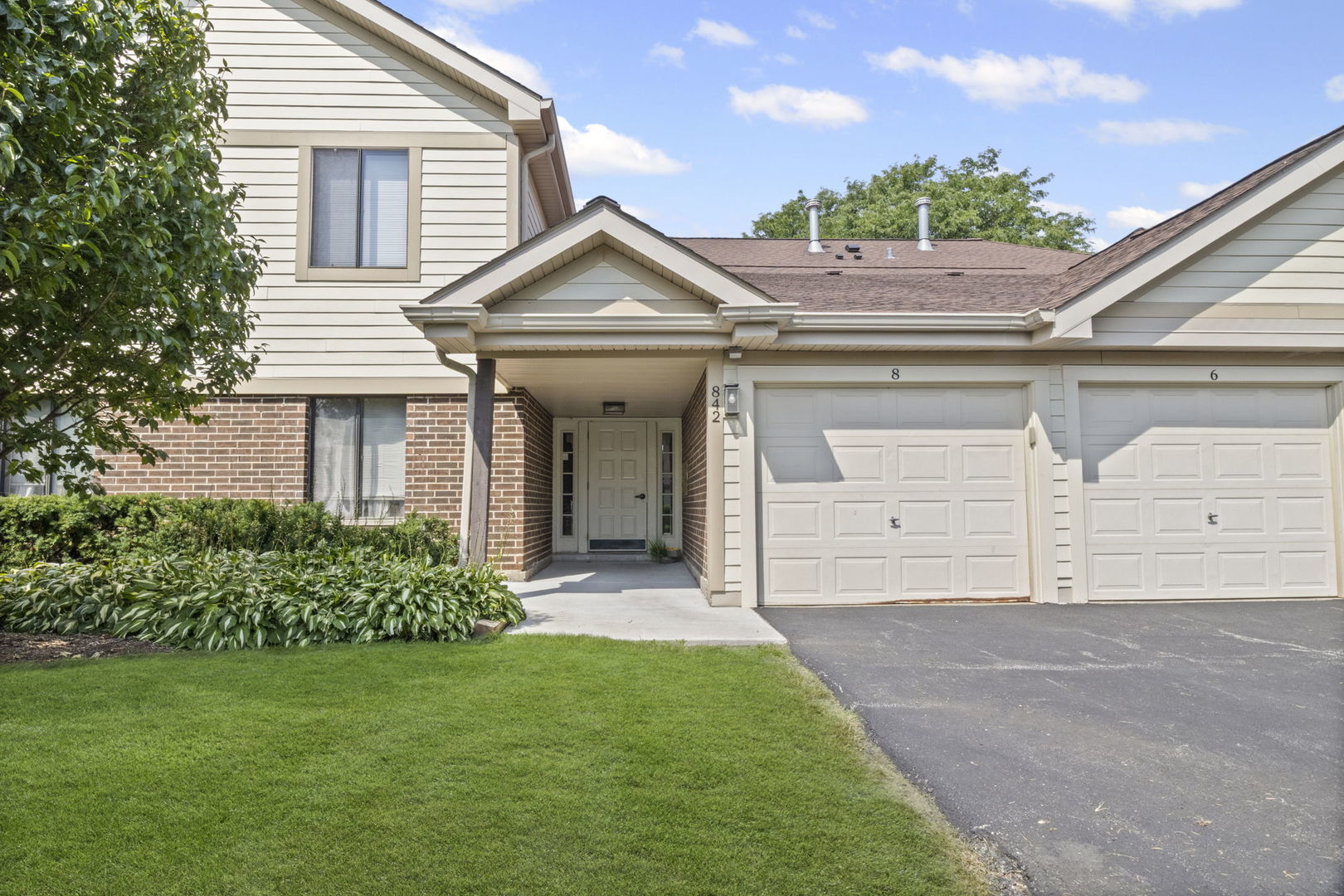 842 E Carriage Lane #7, Palatine, IL 60074