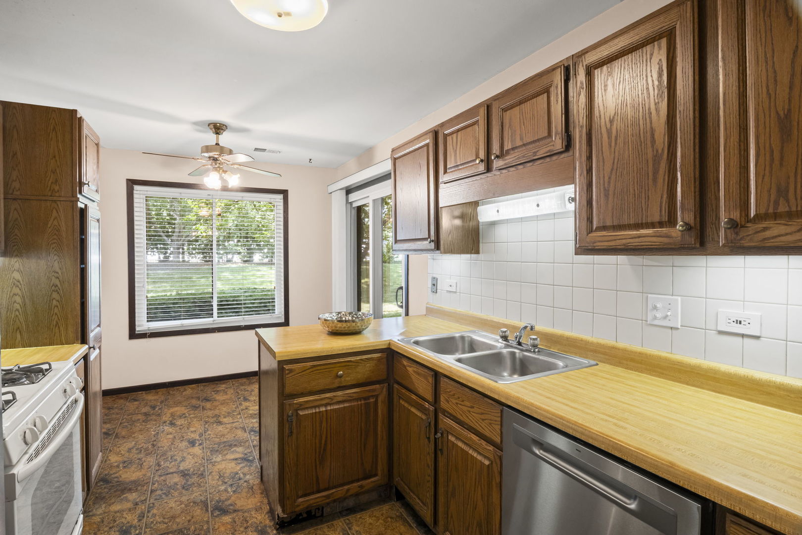 842 E Carriage Lane #7, Palatine, IL 60074
