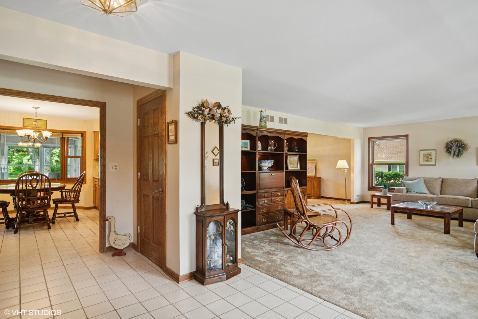 37 Seneca Avenue, Hawthorn Woods, IL 60047