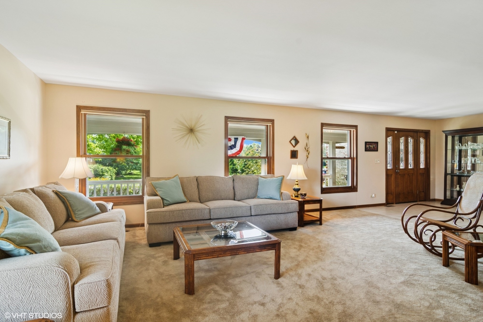 37 Seneca Avenue, Hawthorn Woods, IL 60047
