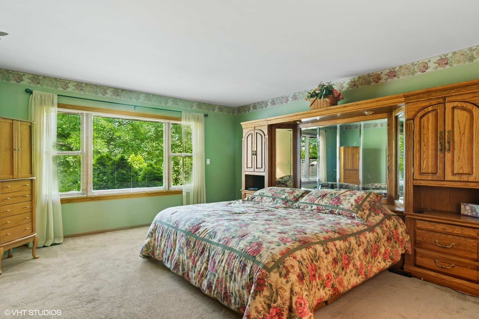 37 Seneca Avenue, Hawthorn Woods, IL 60047