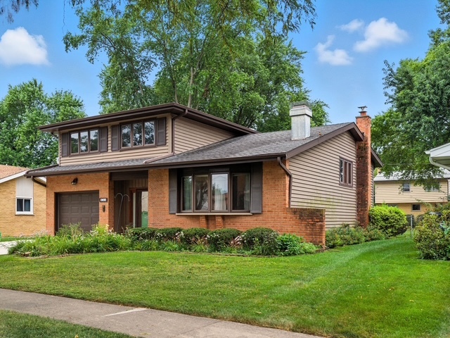 826 S Roosevelt Avenue, Arlington Heights, IL 60005