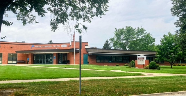 826 S Roosevelt Avenue, Arlington Heights, IL 60005