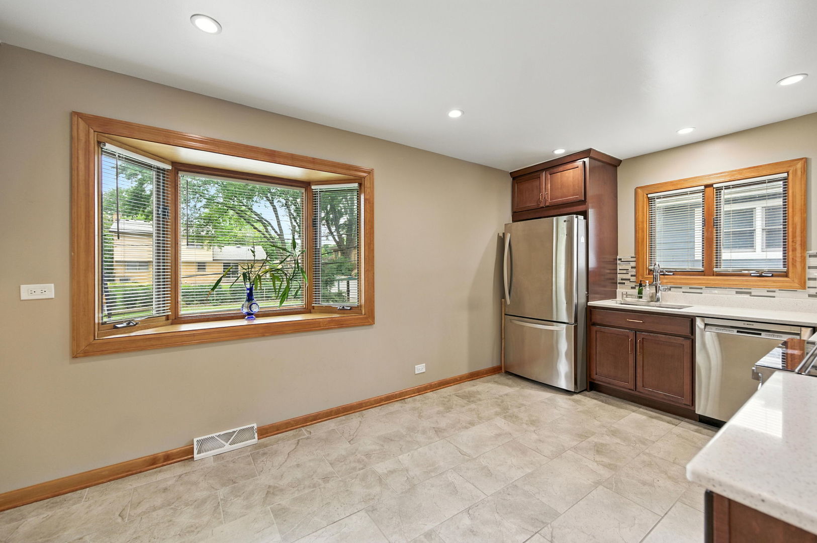 826 S Roosevelt Avenue, Arlington Heights, IL 60005
