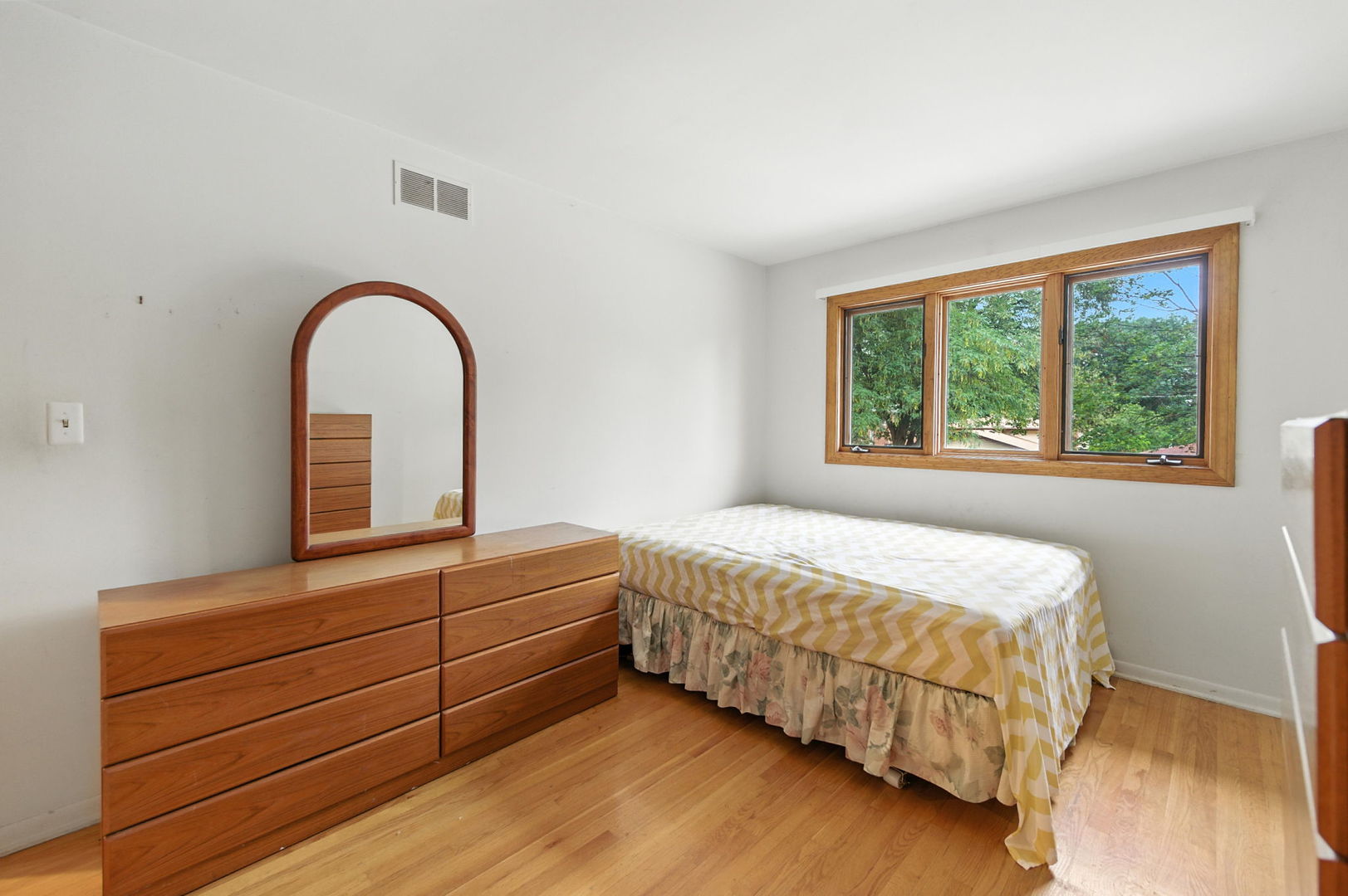 826 S Roosevelt Avenue, Arlington Heights, IL 60005
