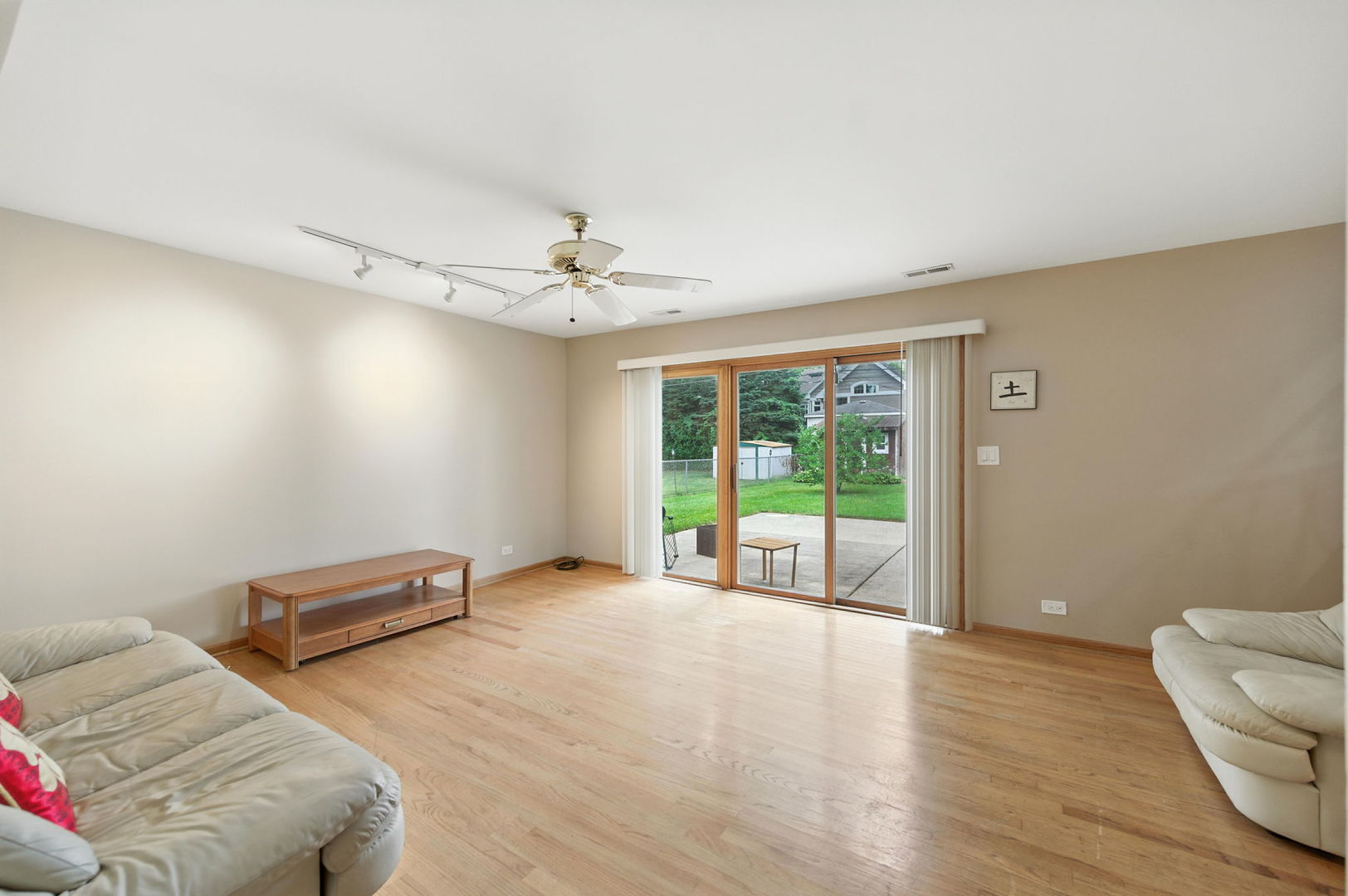 826 S Roosevelt Avenue, Arlington Heights, IL 60005