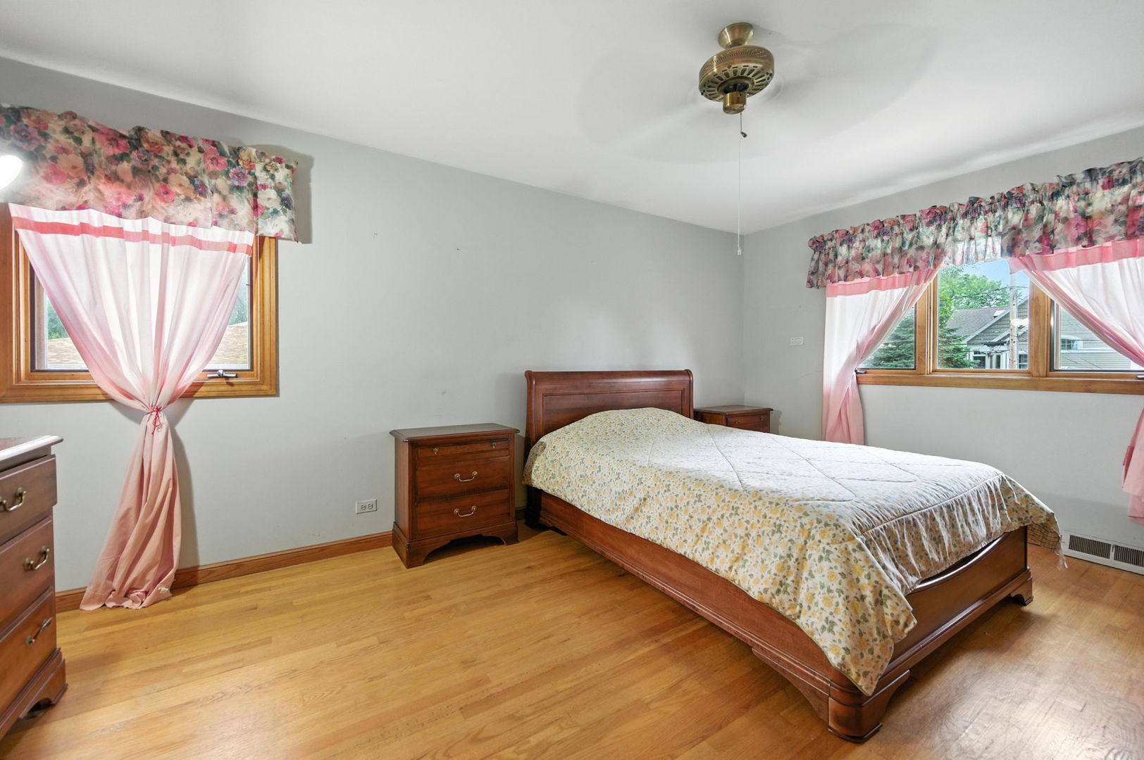 826 S Roosevelt Avenue, Arlington Heights, IL 60005