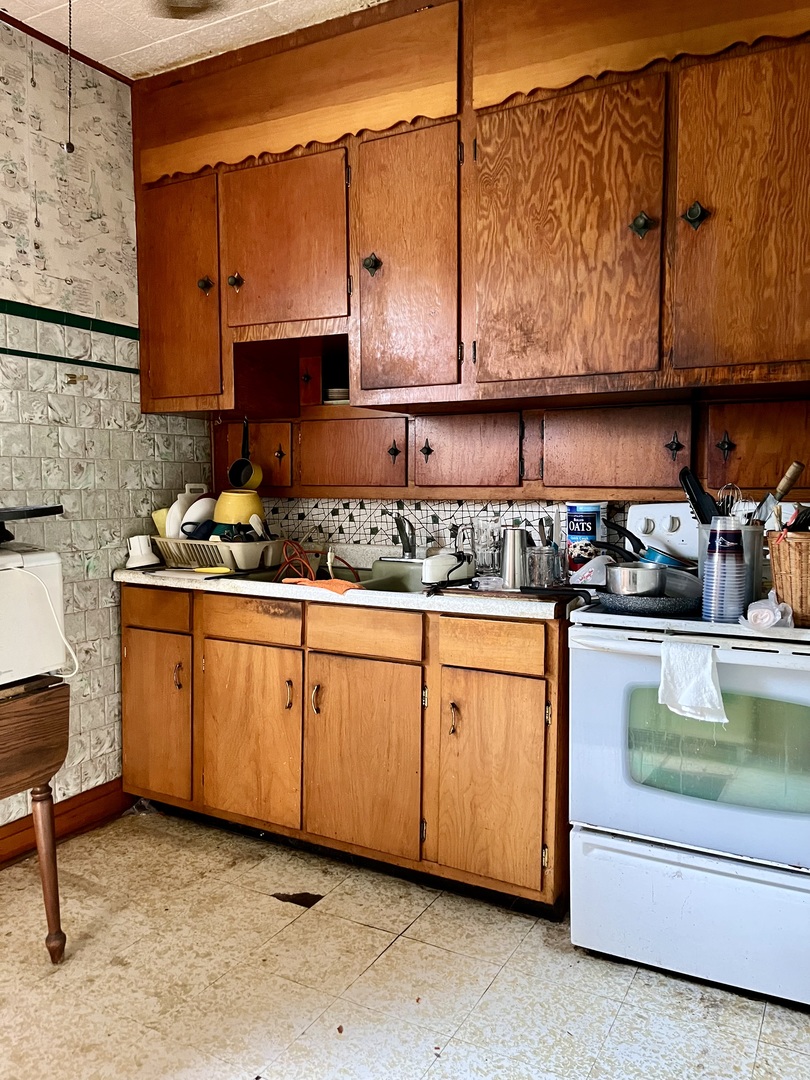 8034 W 42nd Street, Lyons, IL 60534