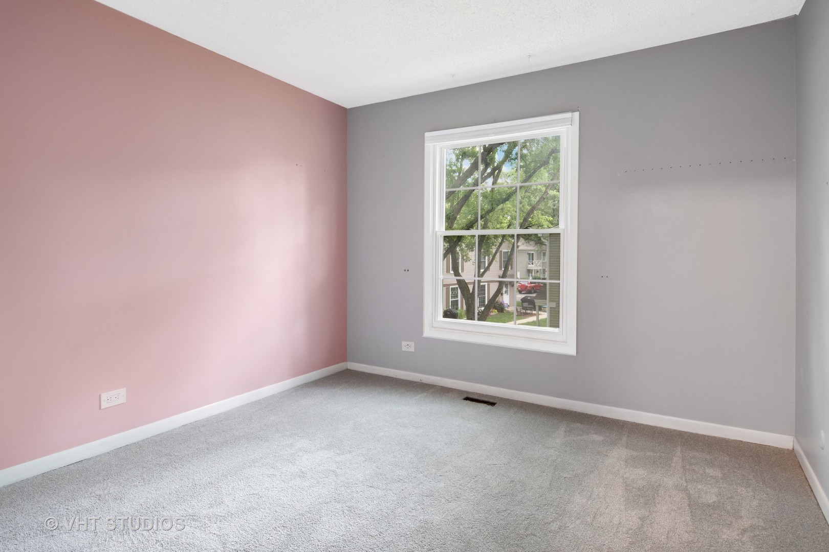 1657 Williamsburg Court #E, Wheaton, IL 60189
