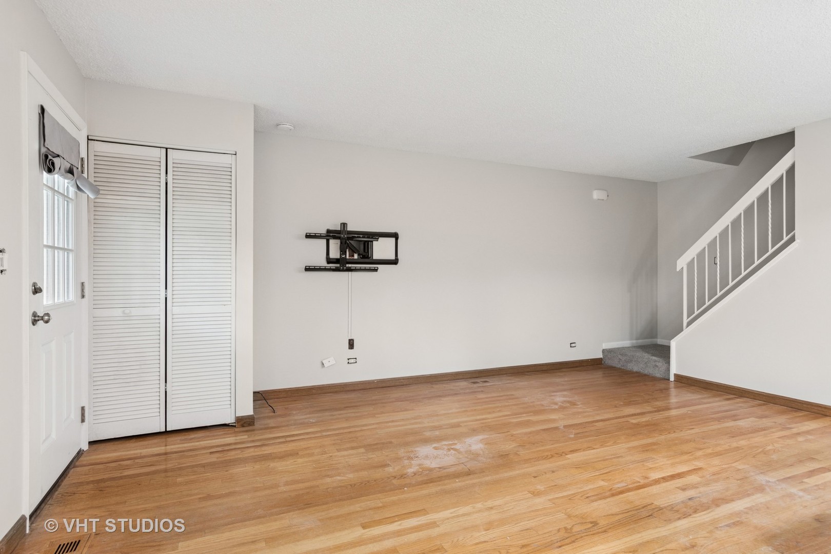 1657 Williamsburg Court #E, Wheaton, IL 60189
