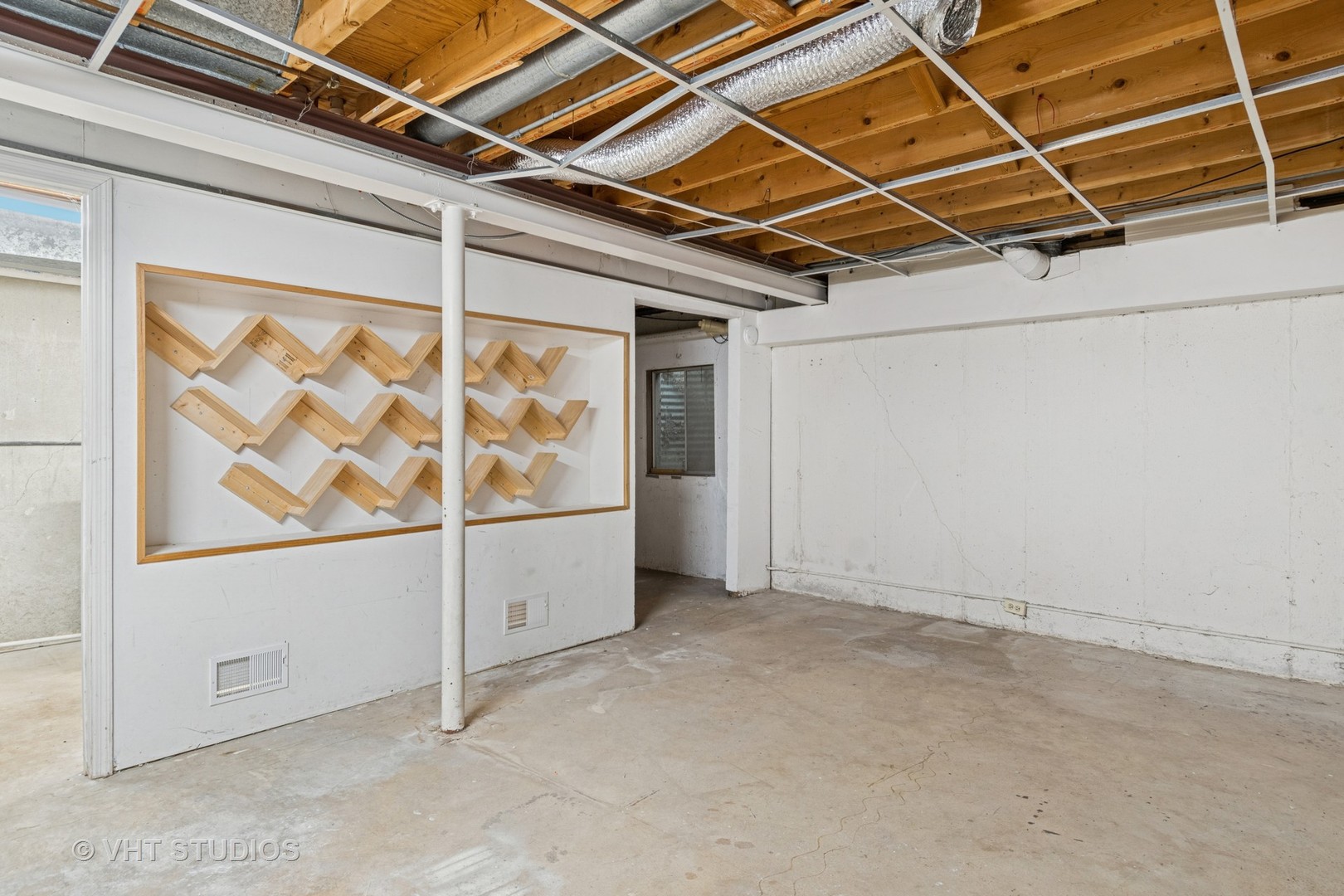 1657 Williamsburg Court #E, Wheaton, IL 60189