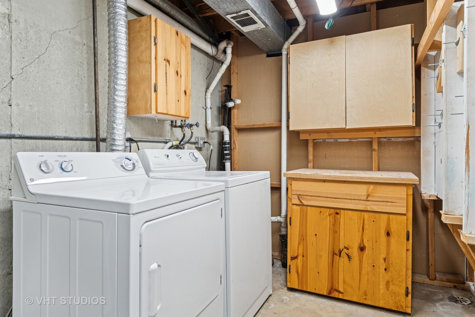 1657 Williamsburg Court #E, Wheaton, IL 60189