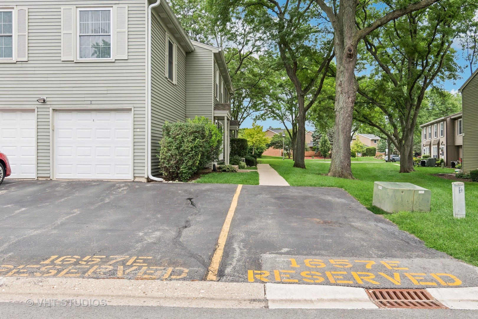 1657 Williamsburg Court #E, Wheaton, IL 60189